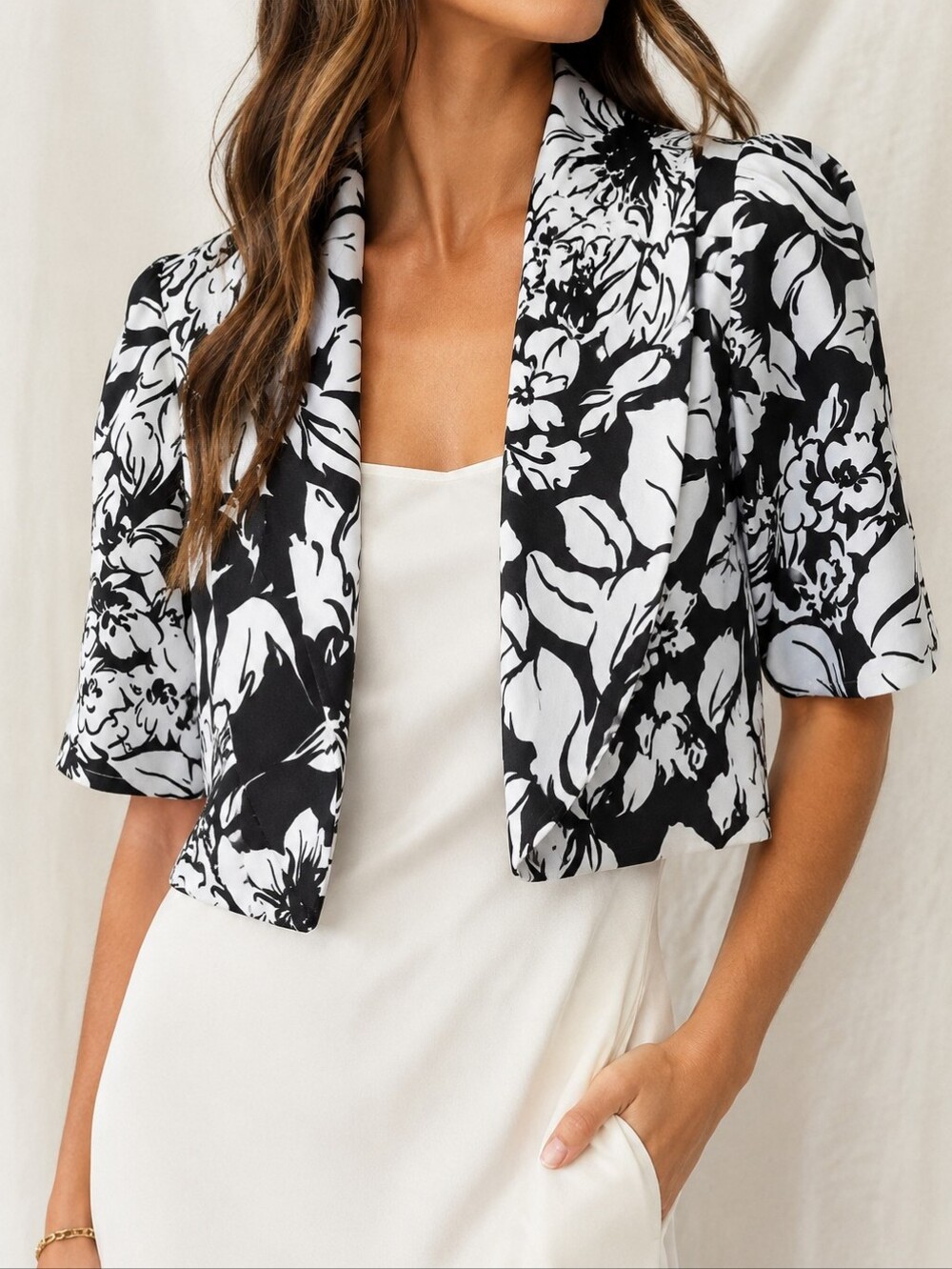 Vintage Leslie Belle Made in Canada Black White Floral Cropped Jacket Blazer
